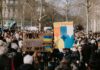 Reforma emerytalna a młodzi Francuzi: protesty, okupacje uczelni i głos studentów Tłum młodych ludzi z flagami na pokojowej demonstracji we Francji